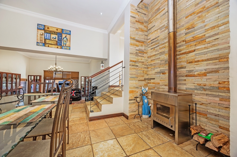 4 Bedroom Property for Sale in Van Riebeeckshof Western Cape